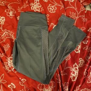 VS Knockout Leggings with mesh and pockets